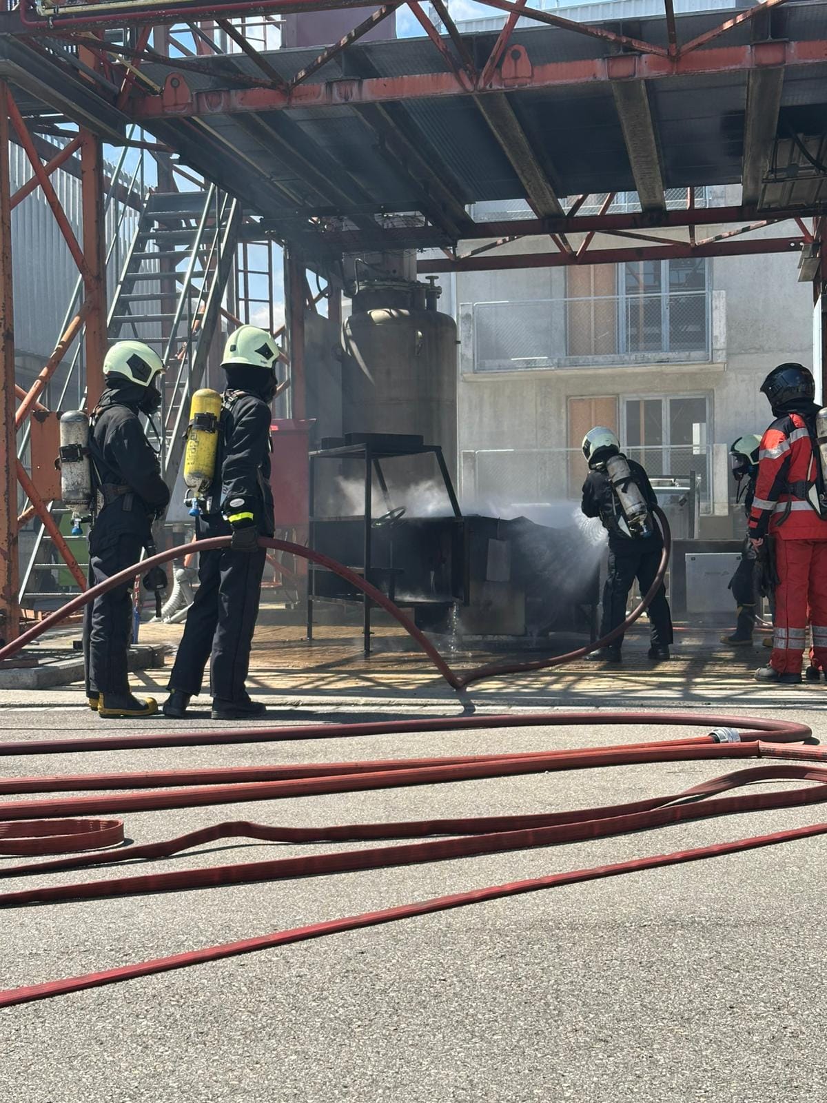 Heissausbildung im Brandhaus – echte Feuerwehr-Praxis im Grundkurs